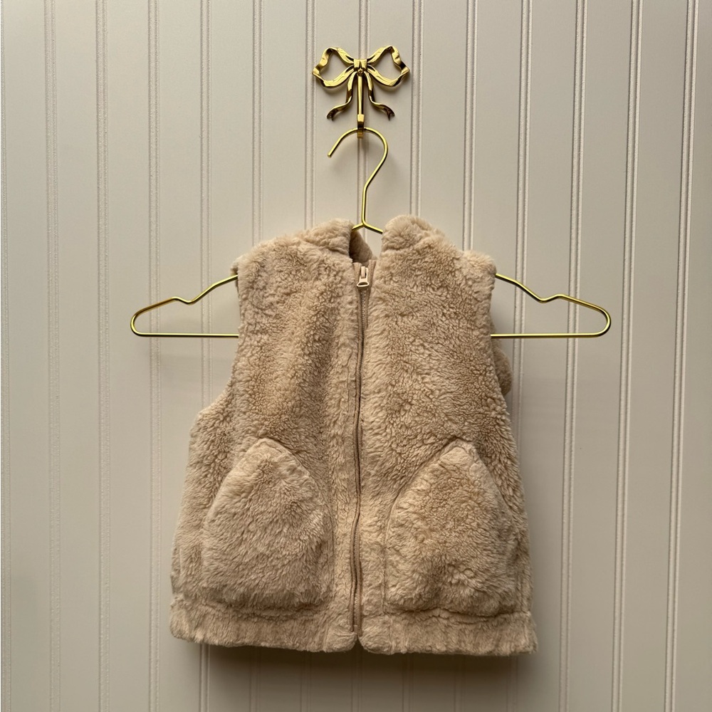 ZARA Faux Fur Sleeveless Vest Cream 12/18M - Picture 4 of 6